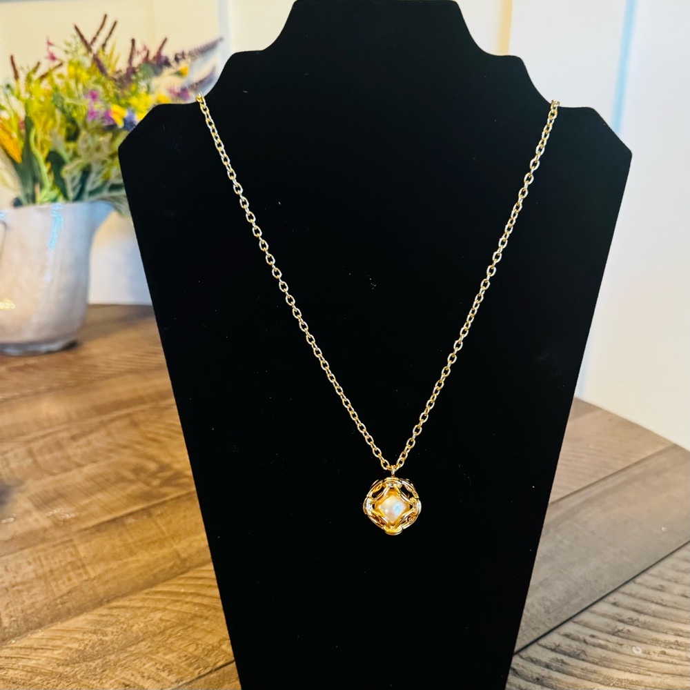 Vintage Joan Rivers Inter Ring Caged Faux Pearl Goldtone Chain Pendant Necklace